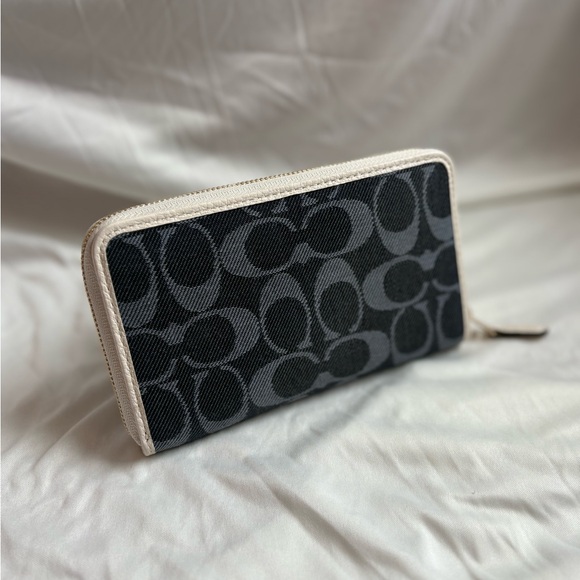 Vintage Coach Long Zip Around Signature Canvas Wallet - Picture 2 of 3